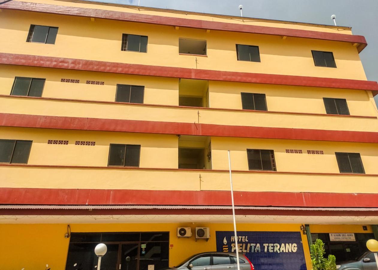 OYO 3372 Hotel Pelita Terang Nagoya Bagian luar foto